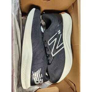 New Balance 9.5M Wide runner